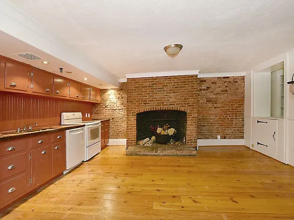 332 West 22nd Street image 1 of 6