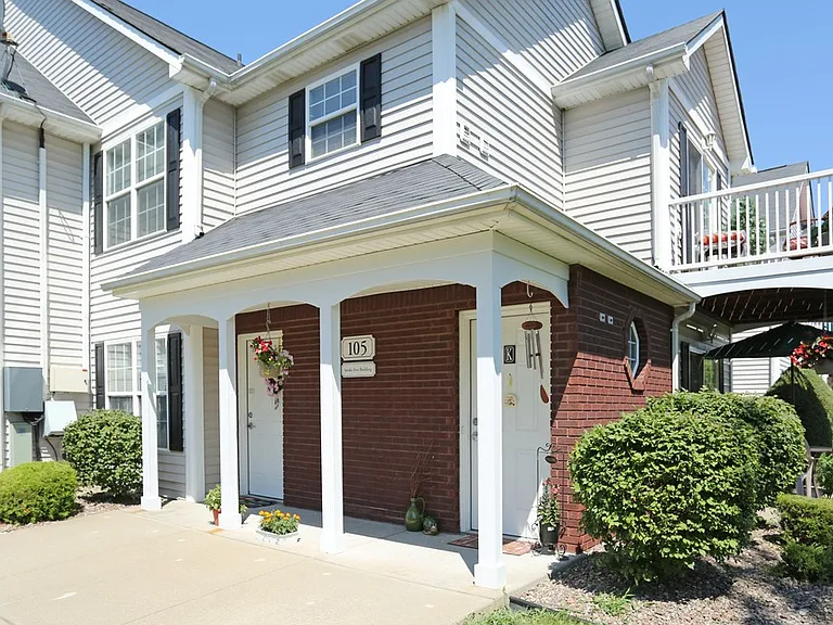 1st & 2nd Floor Apartment Homes