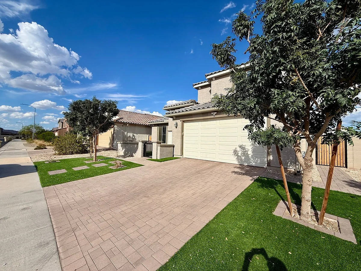 5 bed, 4.5 bath, 3067 sqft, $3,499 — Photo 2