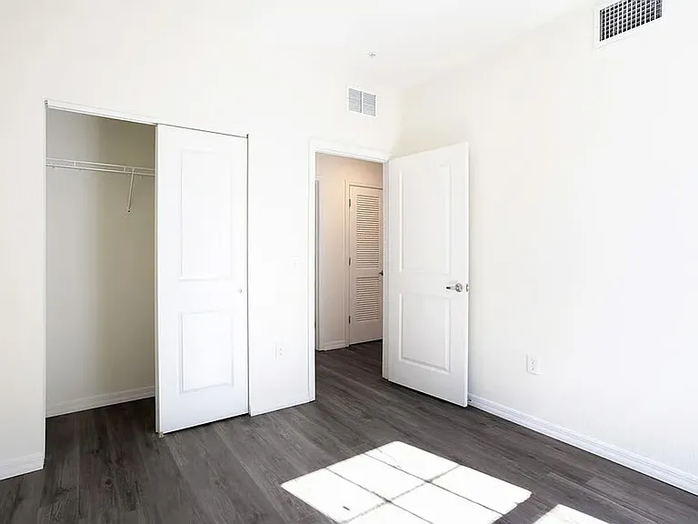 915 Ariana Apartment Community — Photo 52