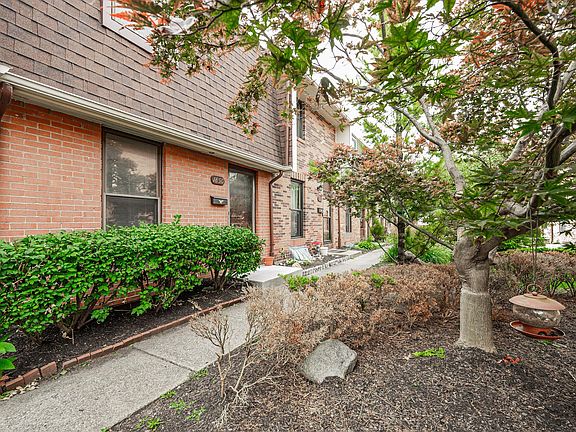 2nd image of 1850 Willoway Cir S
