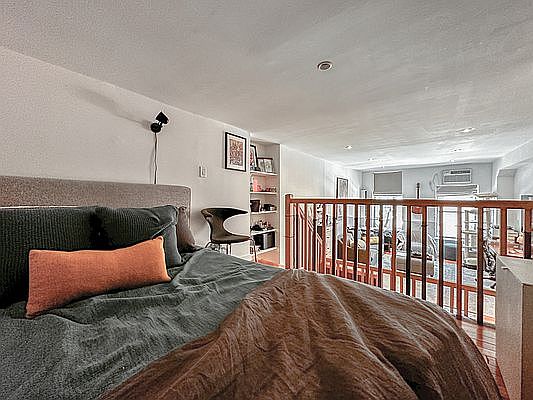 5th image of 690 Greenwich St APT 2C