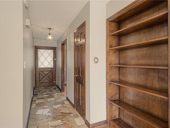 5th image of 207 NW Woodbine Ave