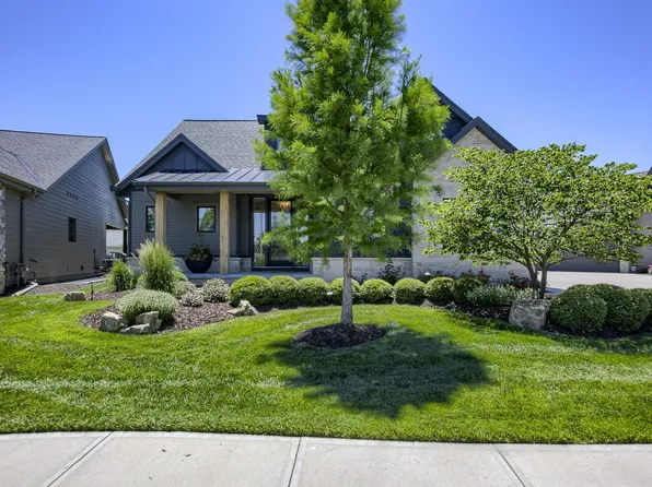 21985 Brookside Ave, Elkhorn, NE 68022
