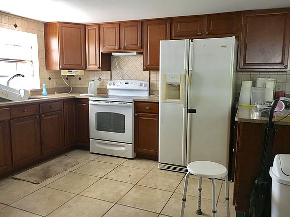 2nd image of 4219 E Sandalwood Cir S