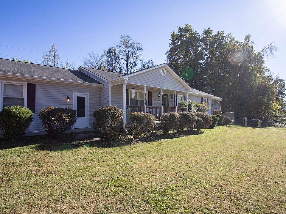 1st image of 210 Evergreen Dr