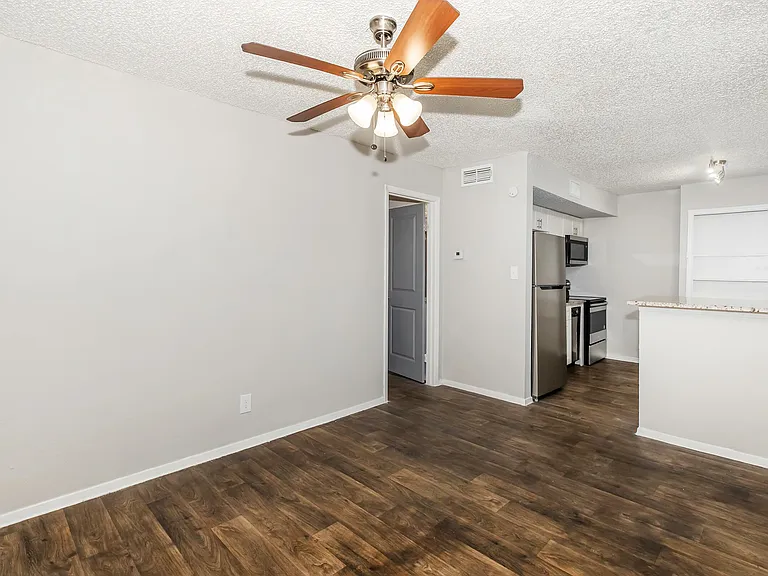 Lamar Place Apartments — Photo 18