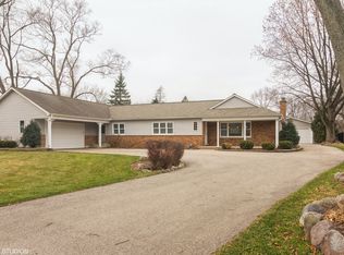 7033 Willow Springs Rd, Mundelein, IL 60060