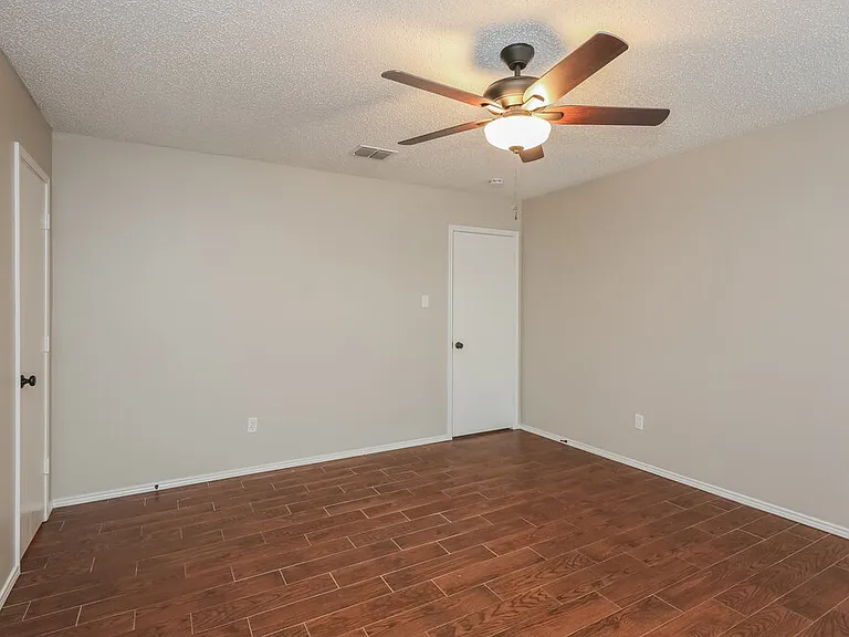 2813 McIntosh Ct — Photo 9