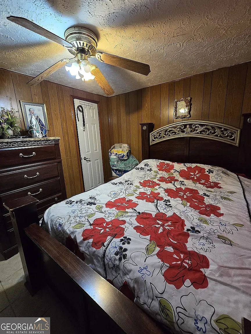 3 bed, 960 sqft, $1,300 — Photo 4