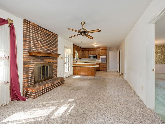 5th image of 501 Carolyn Ln
