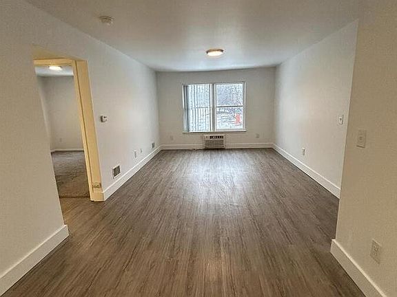 3rd image of 721 Green Rd APT 235