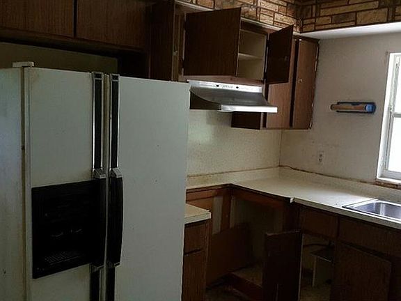 3rd image of 36625 Jefferson Ave #1