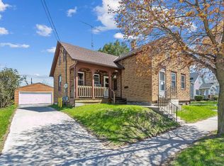 1111 S 21st St, Manitowoc, WI 54220