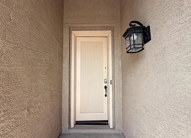 606 W Beautiful Ln — Photo 3