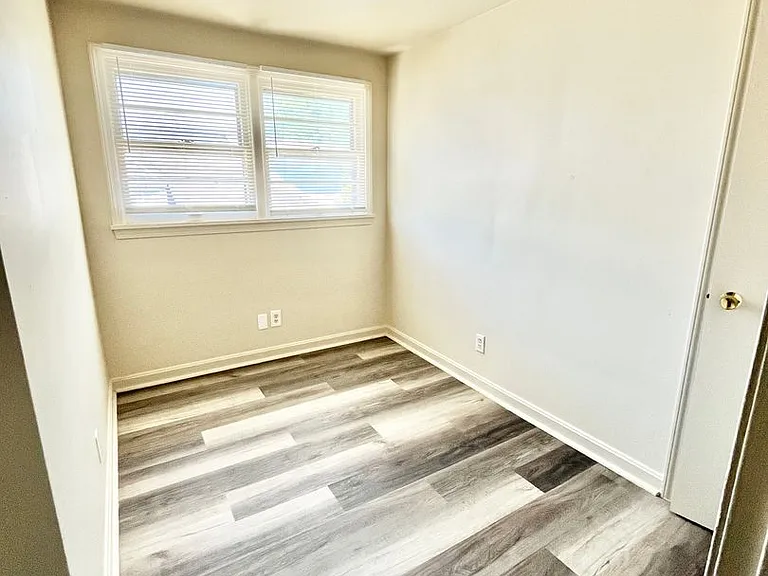 4012 Southern Parkway — Photo 13