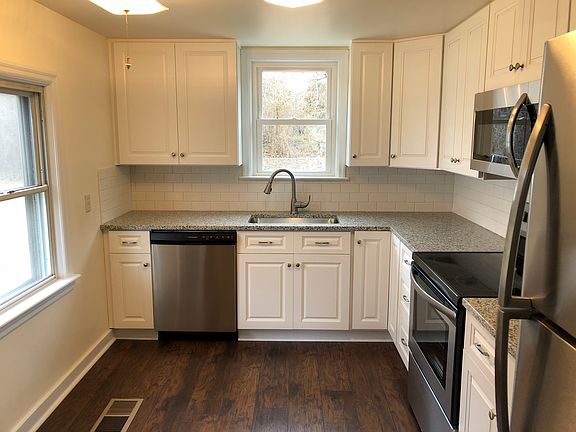 5th image of 715 Charles St