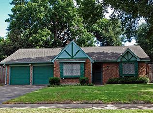 7046 Pine Grove Dr, Houston, TX 77092