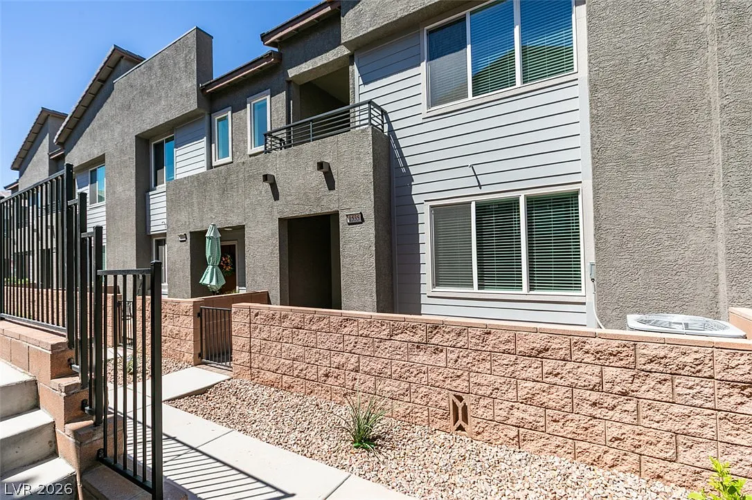 3 bed, 2.5 bath, 1784 sqft, $1,850 — Photo 1