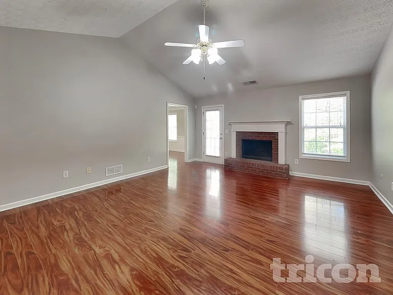 515 Plantation Creek Dr — Photo 2