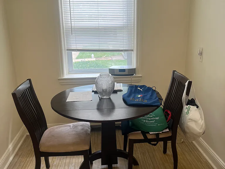 Tulip Ave — Photo 6