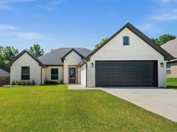 1838 Rocky Mountain Ln, Tyler, TX 75703