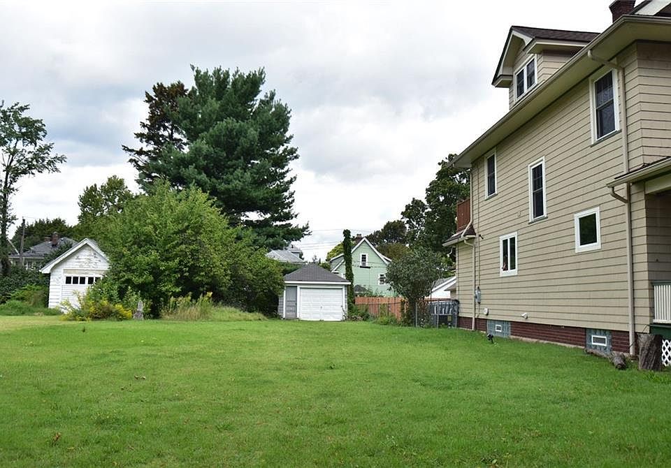 2nd image of 202 Trafalgar St