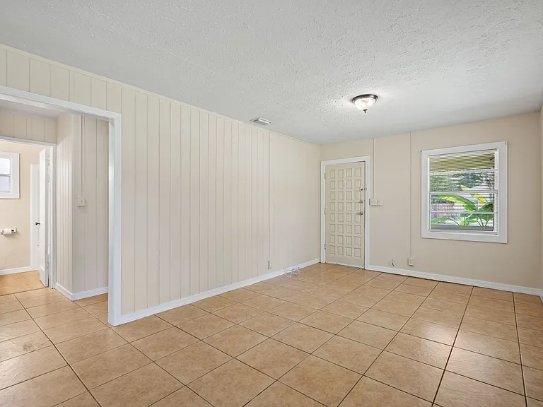 347 Lena St — Photo 9