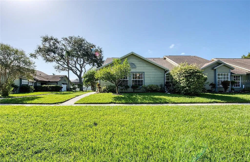 3 bed, 2.0 bath, 1410 sqft, $2,450 — Photo 2