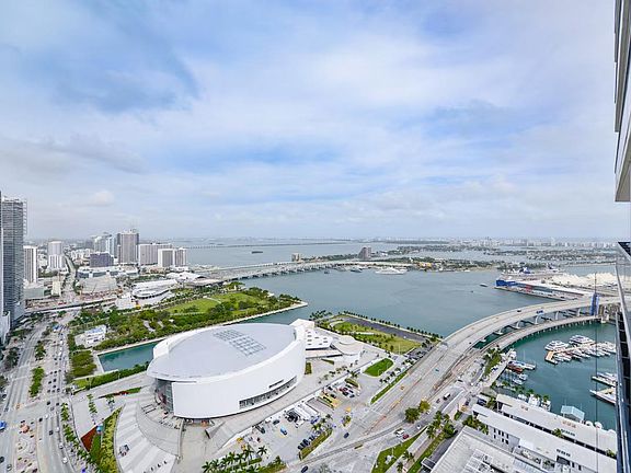 3rd image of 335 Biscayne Blvd #Id1232274p