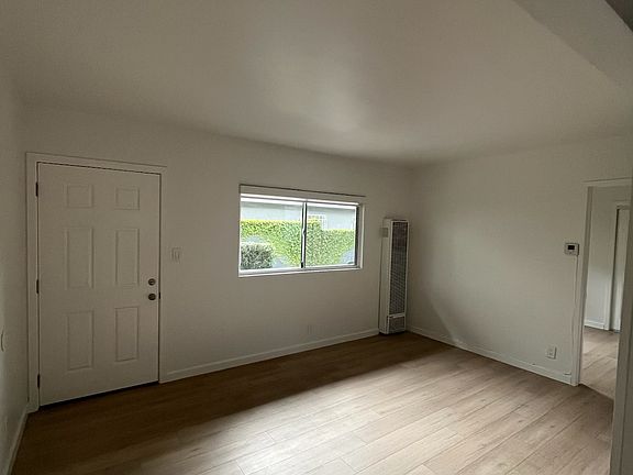 5th image of 613 Westminster Ave APT 1