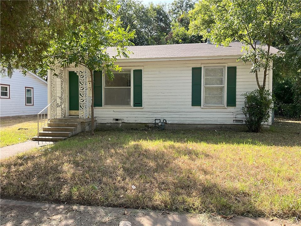1st image of 801 E Pecan Ave