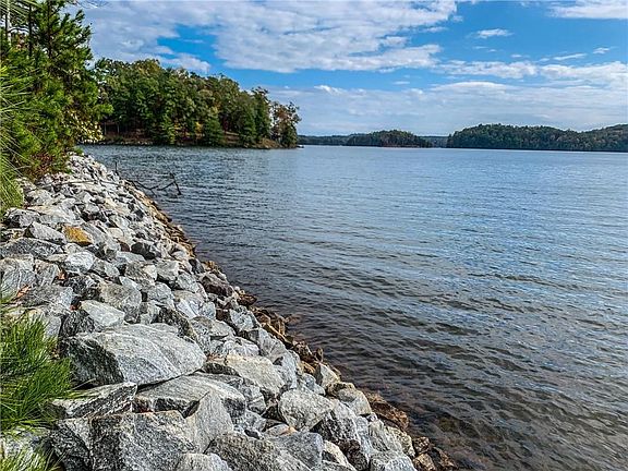 4th image of 504 Quiet Cove Ln