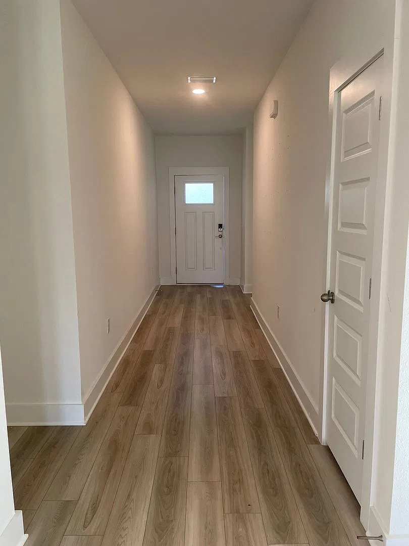 Must see 4 Bedroom and 2 Bath! — Photo 2