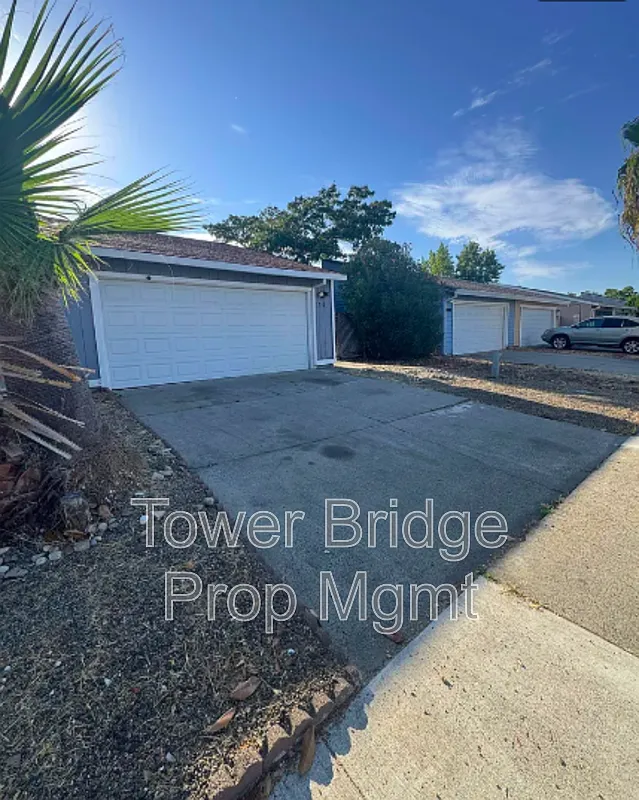 3 bed, 2.0 bath, 1193 sqft, $2,595 — Photo 2
