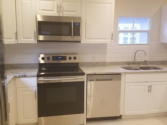 3rd image of 107 NE 17th Ave #3