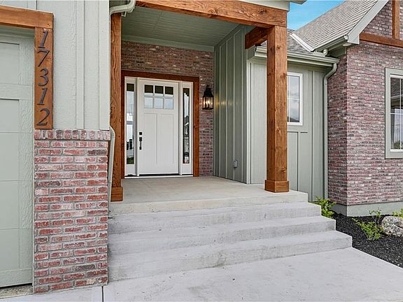 4th image of 17312 Earnshaw St