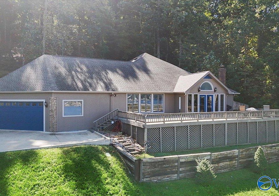 1st image of 3018 Woodvue Rd