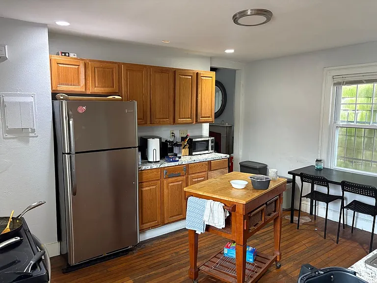 395 Crown St — Photo 8