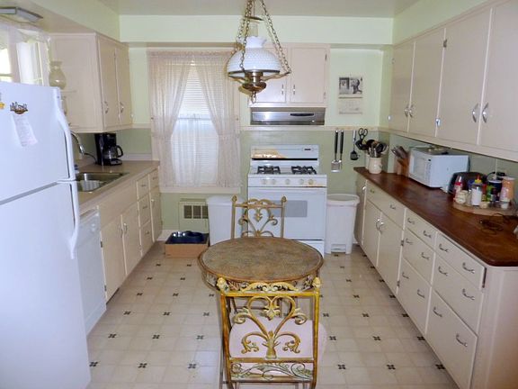 2nd image of 32 Nelson St