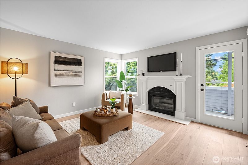 5th image of 3435 California Avenue SW #103