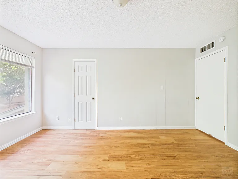 9520 Quail Village Ln — Photo 50