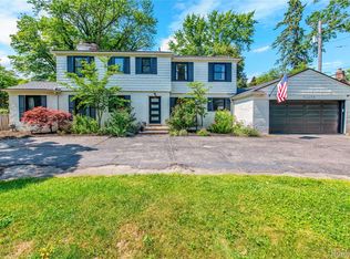 16635 E Jefferson Ave, Grosse Pointe Park, MI 48230