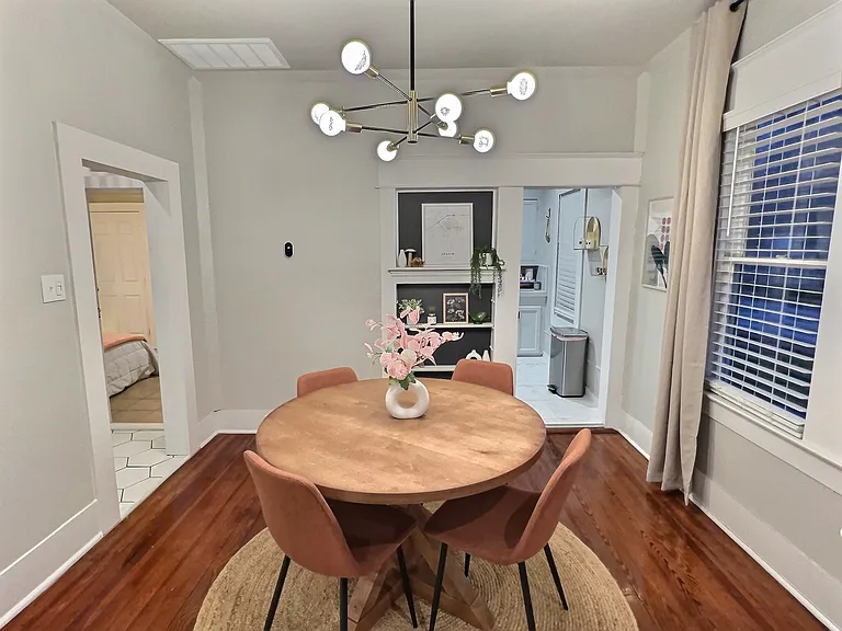 404 W Walnut St — Photo 6