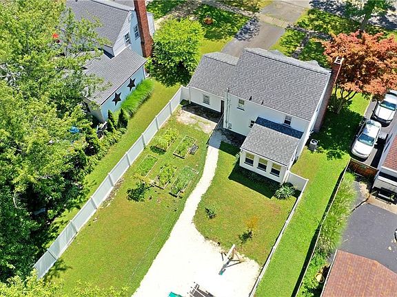 2nd image of 1457 Woodland St NE