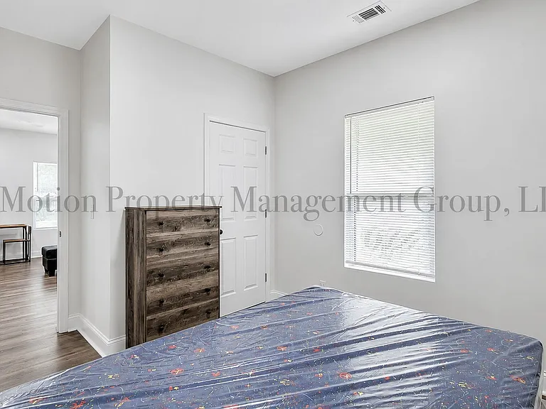 702 Carmen Ave — Photo 17