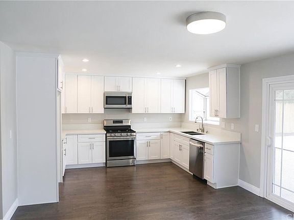 4th image of 1113 S Hollenbeck St