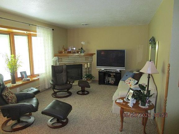 2nd image of 828 2nd St N