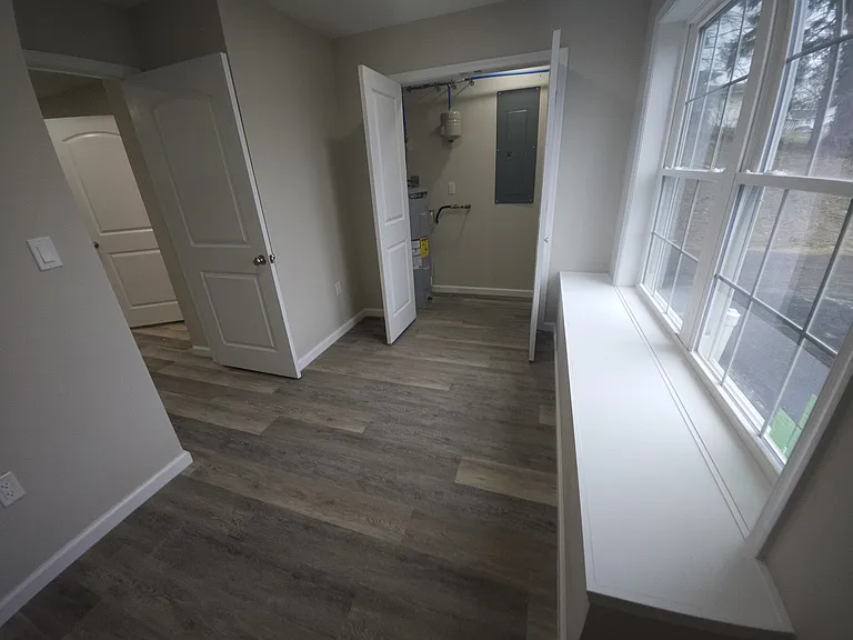 1068 Lakeland Dr — Photo 5