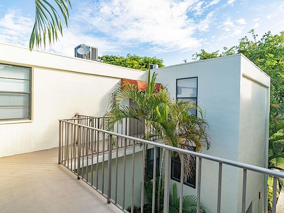 5th image of 20341 NE 30th Avenue #Ph14-6